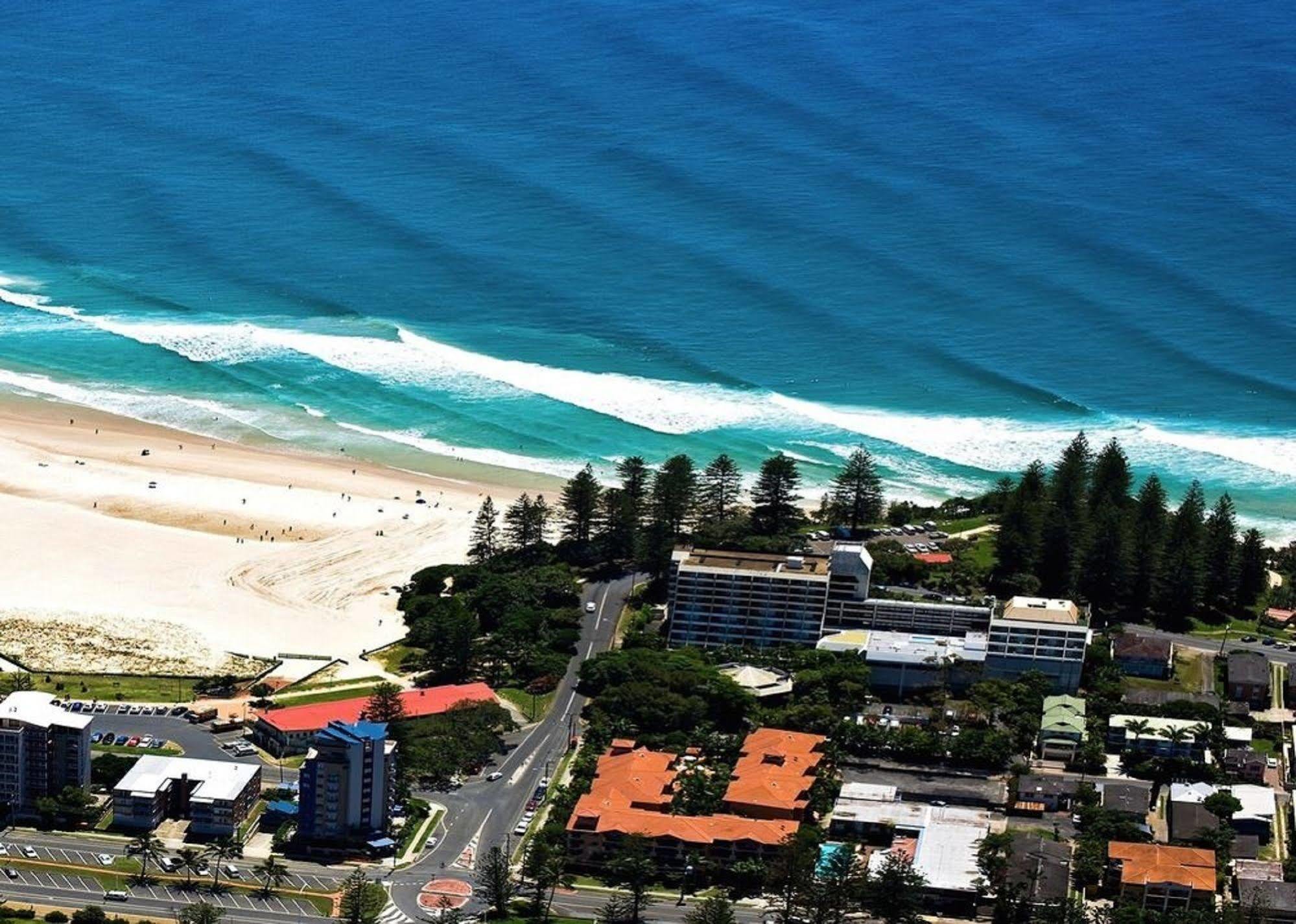 Komune Resort And Beach Club Greenmount Beach Coolangatta Buitenkant foto